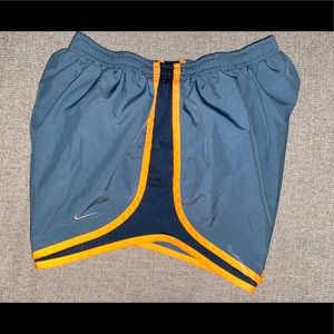 Women’s Nike Tempo Running Shorts Size Med